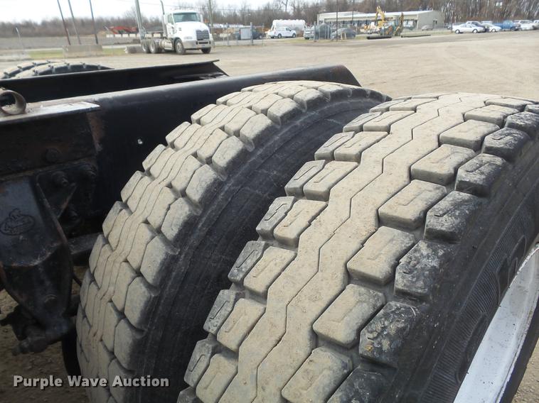 image for item DC7469 2003 Mack CV713 semi truck