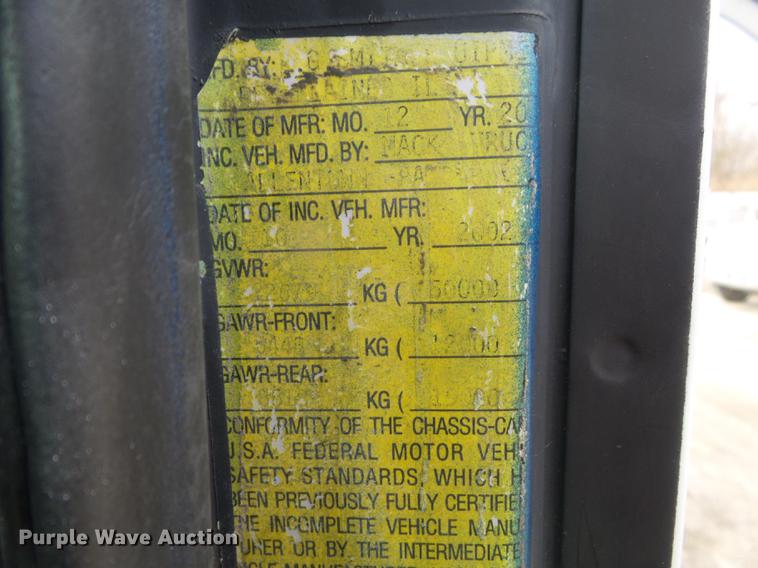 image for item DC7469 2003 Mack CV713 semi truck