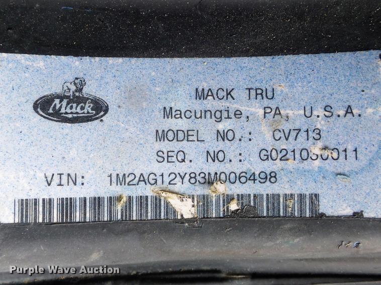 image for item DC7469 2003 Mack CV713 semi truck
