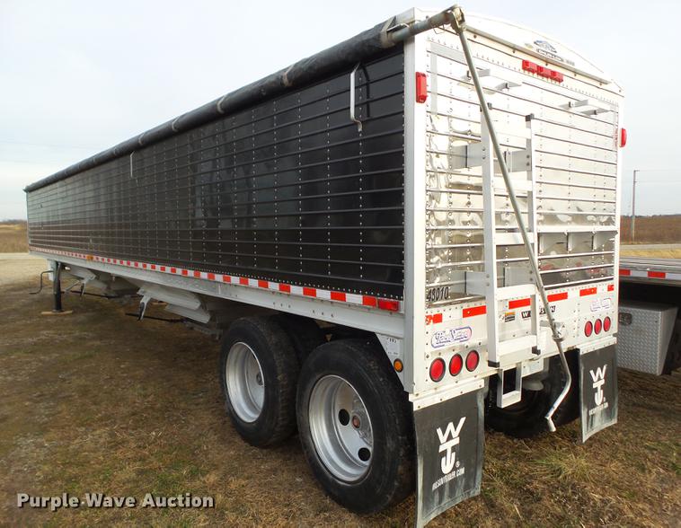 image for item DZ9128 2001 Wilson DWH-400B double hopper grain trailer