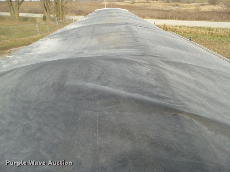 image for item DZ9128 2001 Wilson DWH-400B double hopper grain trailer