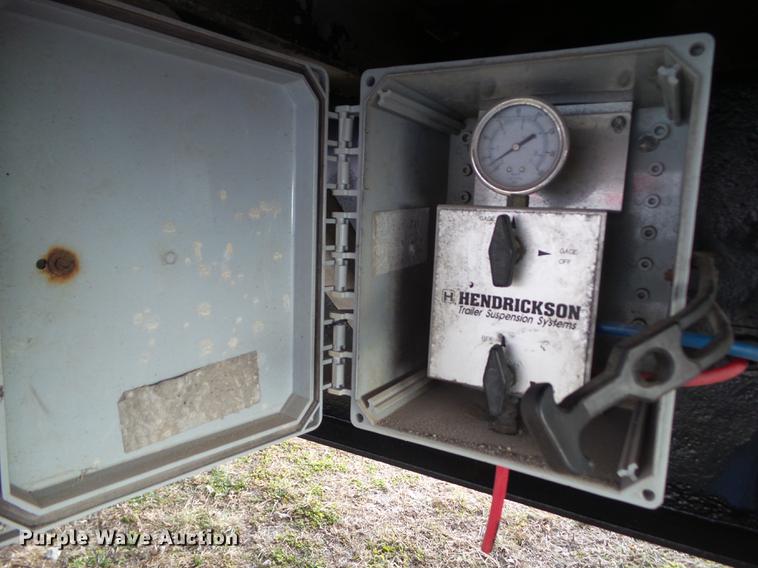 image for item DZ9129 2006 Great Dane flatbed trailer