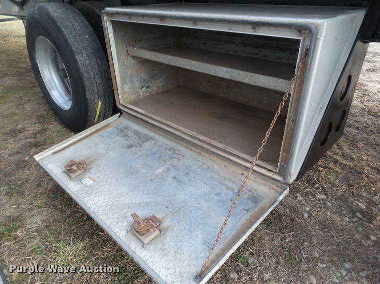 image for item DZ9129 2006 Great Dane flatbed trailer