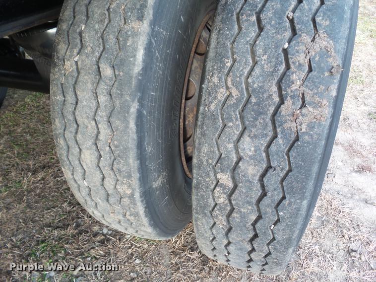 image for item DZ9129 2006 Great Dane flatbed trailer