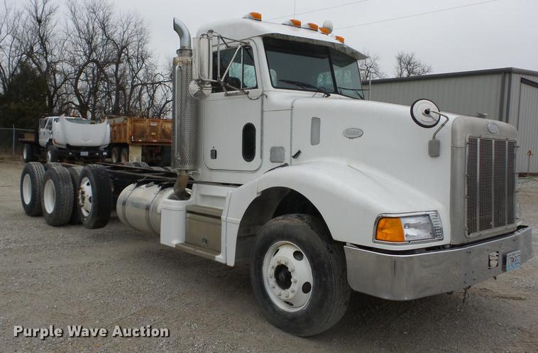 image for item K6292 1998 Peterbilt 377 cab and chassis