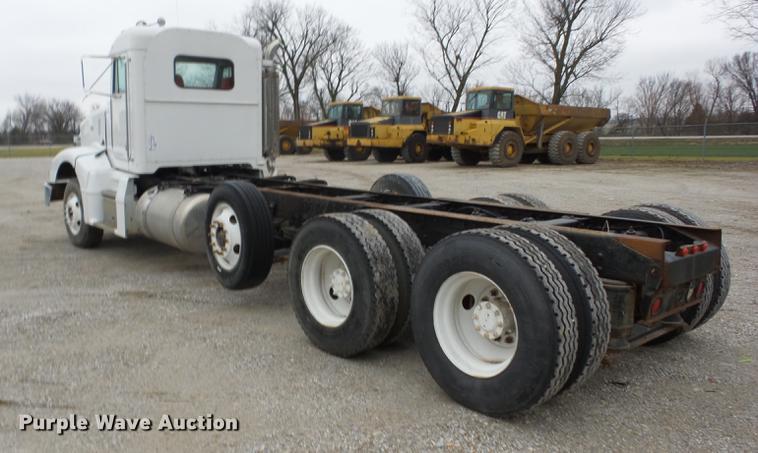 image for item K6292 1998 Peterbilt 377 cab and chassis