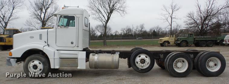 image for item K6292 1998 Peterbilt 377 cab and chassis