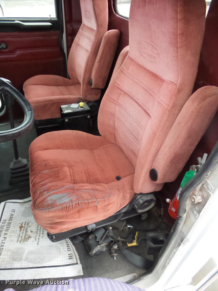 image for item K6292 1998 Peterbilt 377 cab and chassis