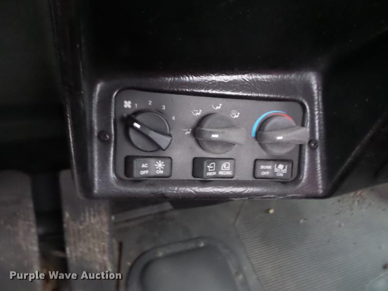 image for item K6292 1998 Peterbilt 377 cab and chassis