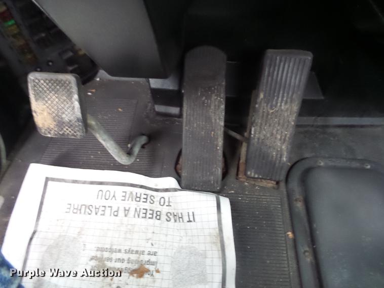 image for item K6292 1998 Peterbilt 377 cab and chassis