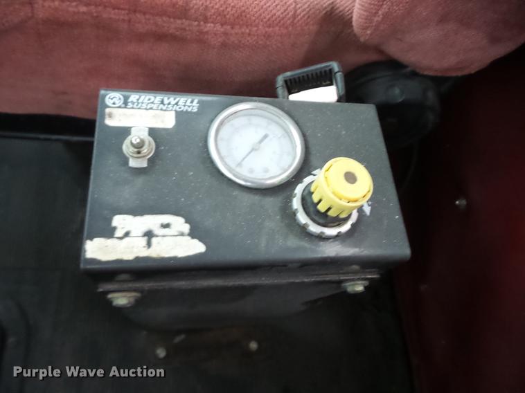 image for item K6292 1998 Peterbilt 377 cab and chassis