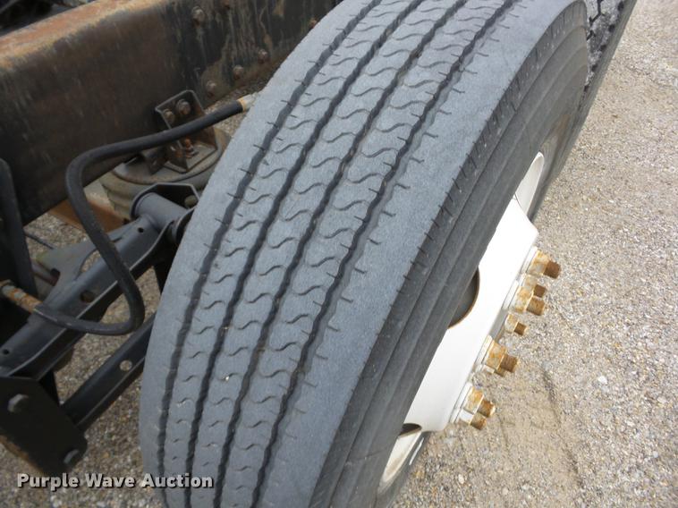 image for item K6292 1998 Peterbilt 377 cab and chassis