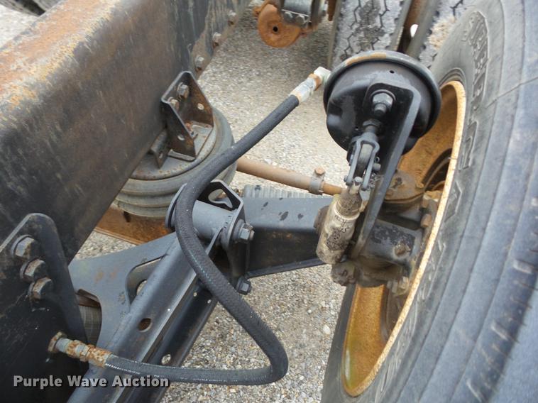 image for item K6292 1998 Peterbilt 377 cab and chassis