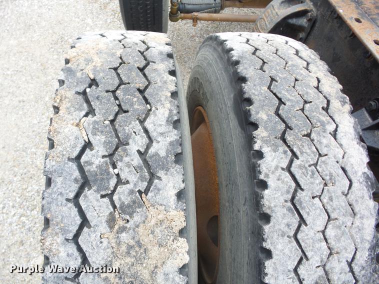 image for item K6292 1998 Peterbilt 377 cab and chassis