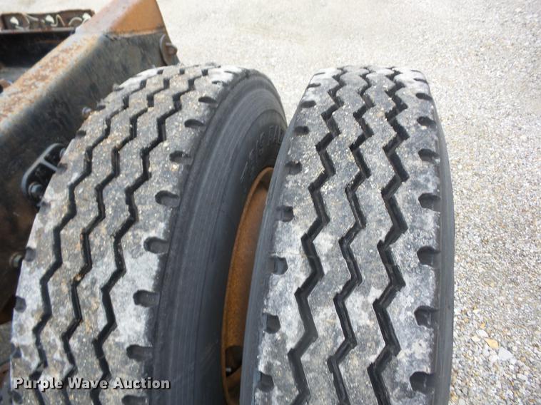 image for item K6292 1998 Peterbilt 377 cab and chassis