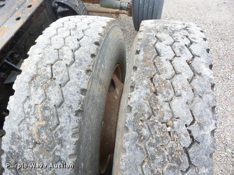 image for item K6292 1998 Peterbilt 377 cab and chassis