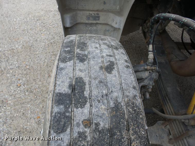 image for item K6292 1998 Peterbilt 377 cab and chassis