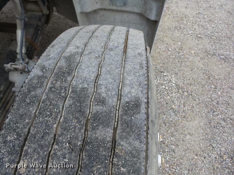 image for item K6292 1998 Peterbilt 377 cab and chassis