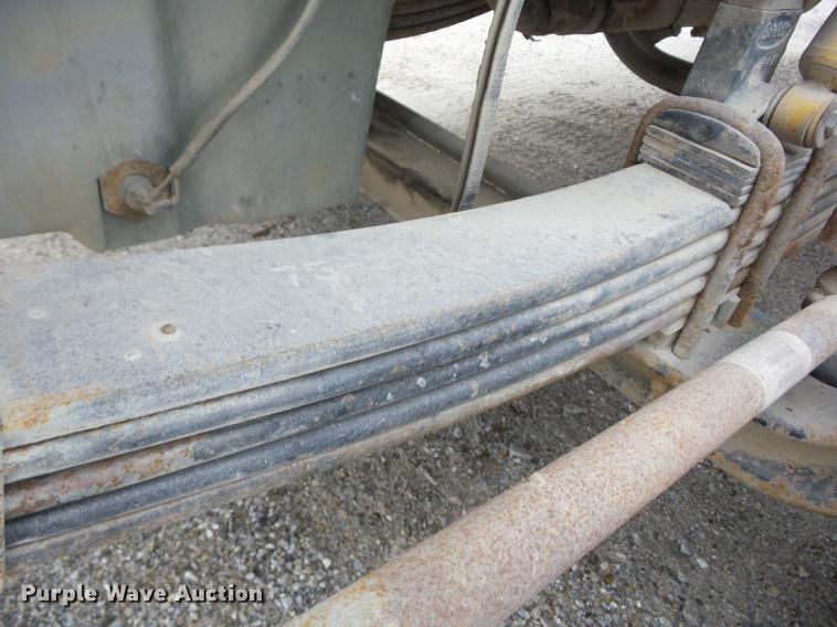 image for item K6292 1998 Peterbilt 377 cab and chassis