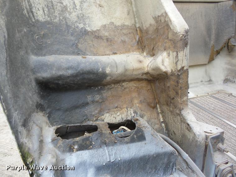 image for item K6292 1998 Peterbilt 377 cab and chassis