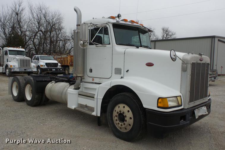 image for item K6293 1989 Peterbilt 377 semi truck