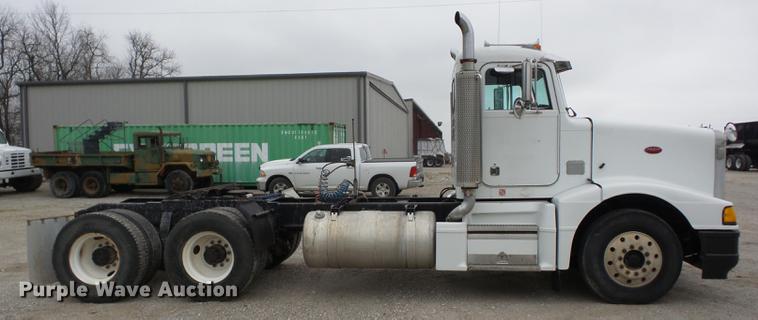 image for item K6293 1989 Peterbilt 377 semi truck