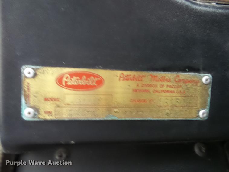 image for item K6293 1989 Peterbilt 377 semi truck