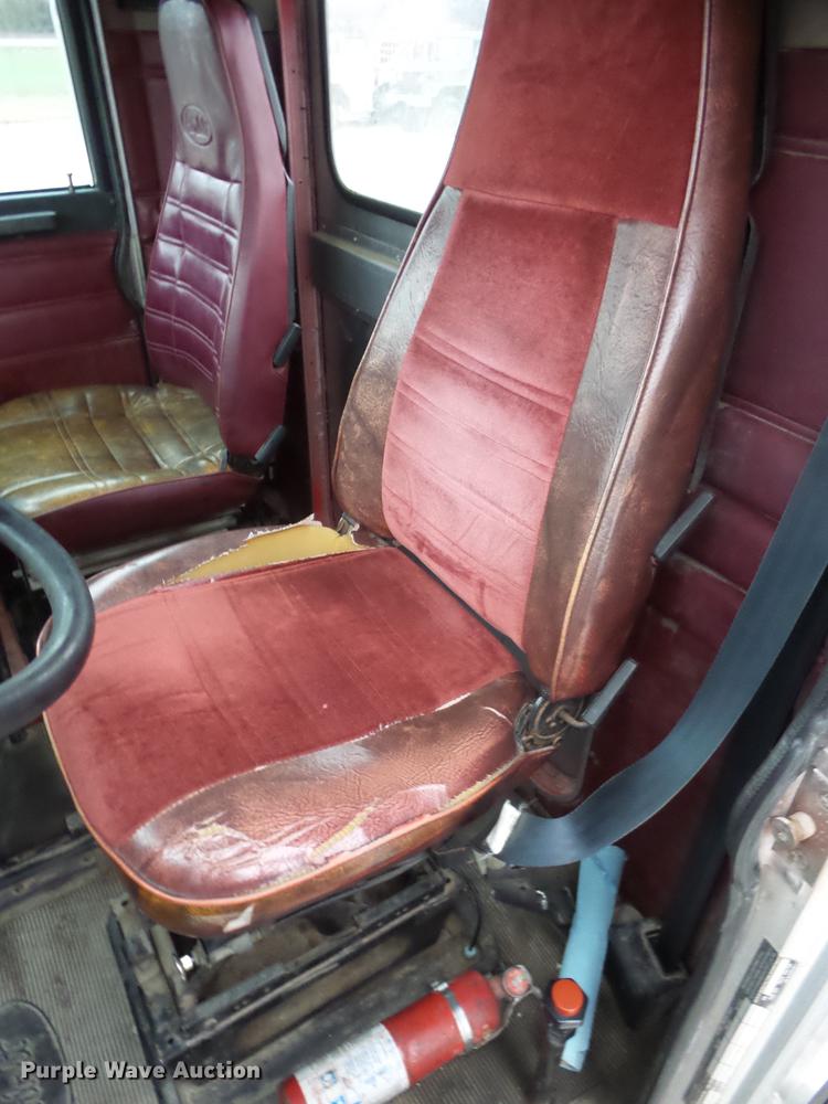 image for item K6293 1989 Peterbilt 377 semi truck