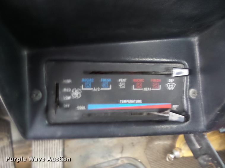 image for item K6293 1989 Peterbilt 377 semi truck