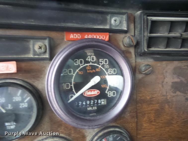 image for item K6293 1989 Peterbilt 377 semi truck