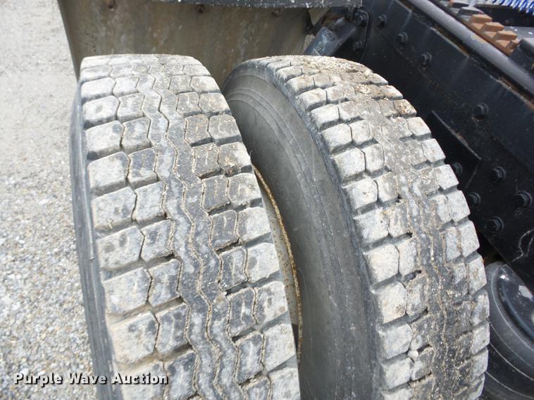 image for item K6293 1989 Peterbilt 377 semi truck