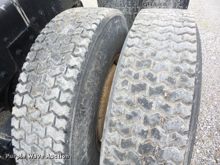 image for item K6293 1989 Peterbilt 377 semi truck