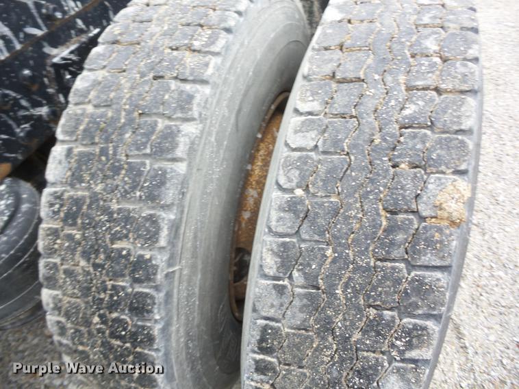 image for item K6293 1989 Peterbilt 377 semi truck