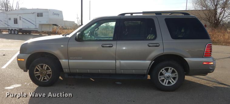 image for item DB8494 2002 Mercury Mountaineer SUV