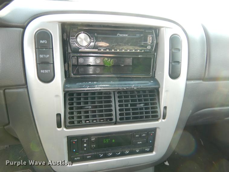 image for item DB8494 2002 Mercury Mountaineer SUV