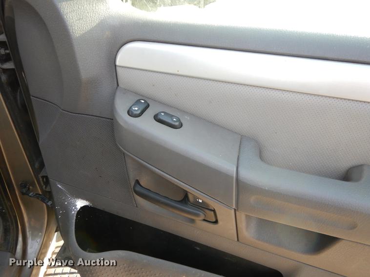 image for item DB8494 2002 Mercury Mountaineer SUV