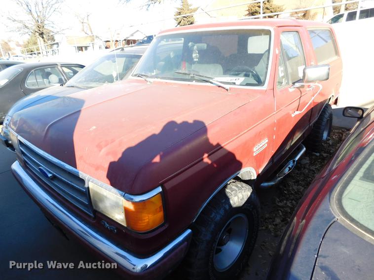 image for item DC8419 1991 Ford Bronco SUV