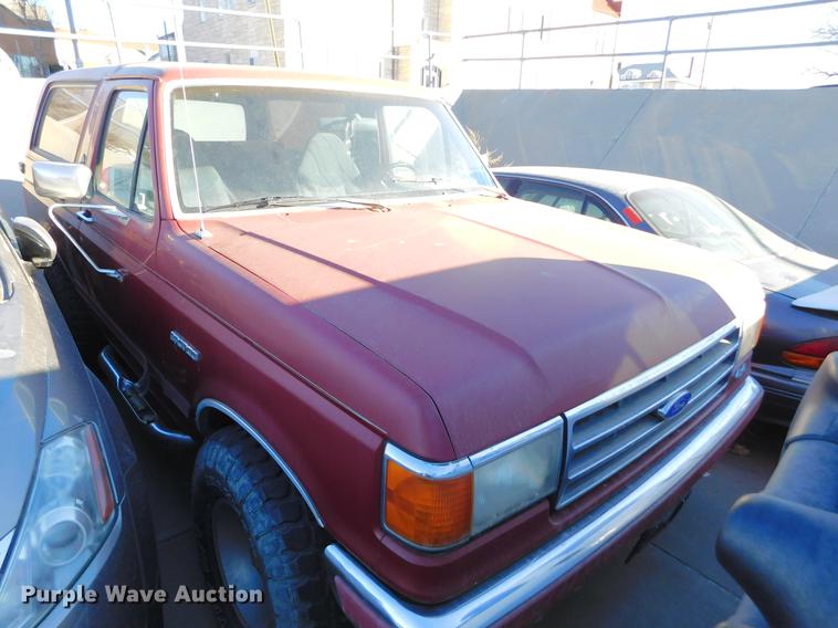 image for item DC8419 1991 Ford Bronco SUV