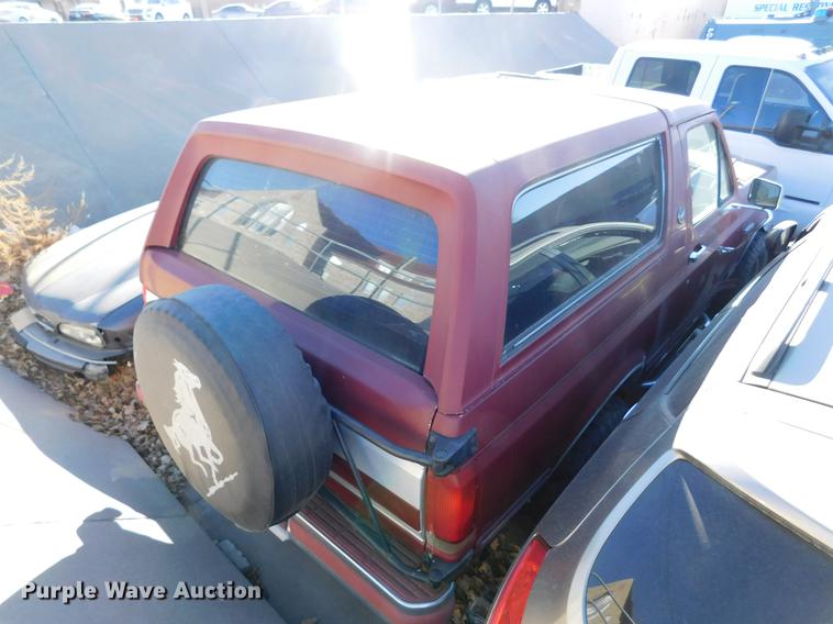 image for item DC8419 1991 Ford Bronco SUV