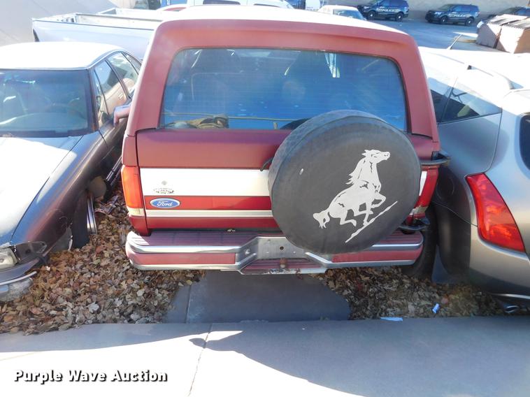 image for item DC8419 1991 Ford Bronco SUV