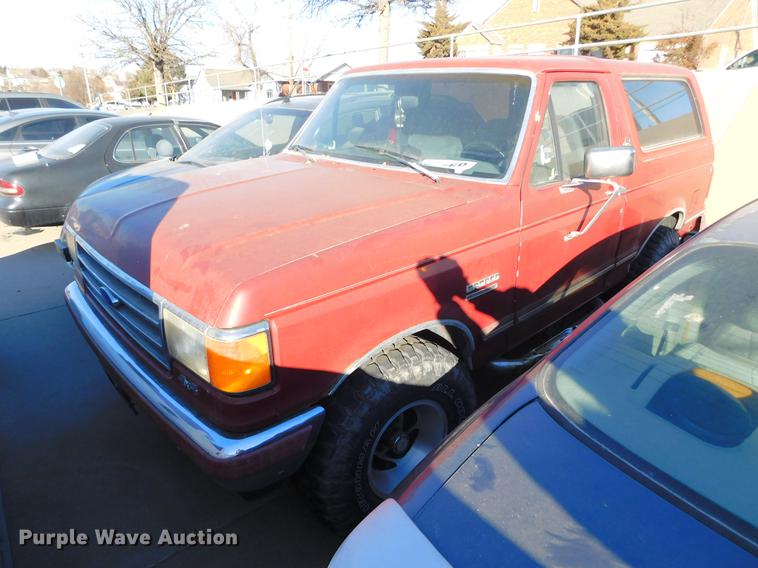 image for item DC8419 1991 Ford Bronco SUV