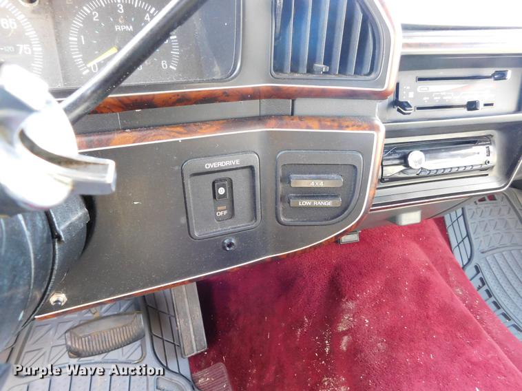 image for item DC8419 1991 Ford Bronco SUV