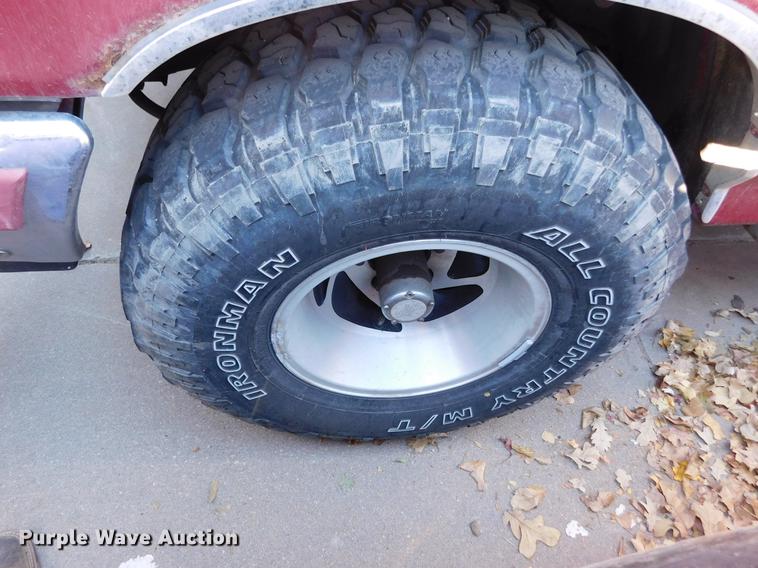 image for item DC8419 1991 Ford Bronco SUV