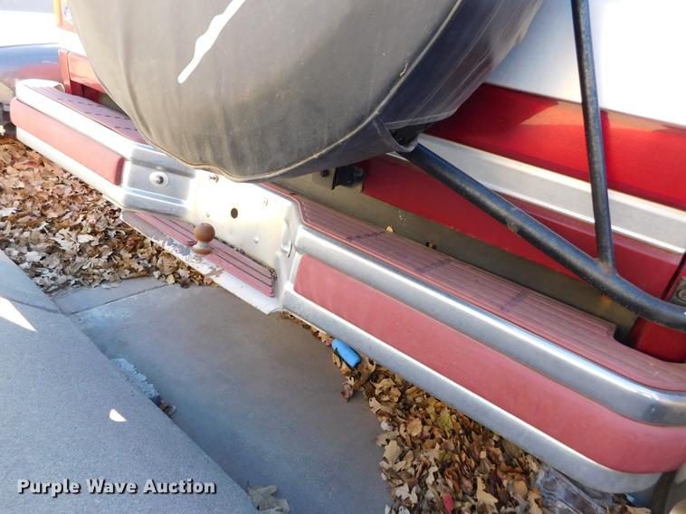 image for item DC8419 1991 Ford Bronco SUV