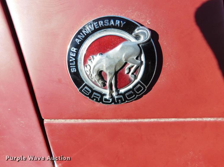 image for item DC8419 1991 Ford Bronco SUV