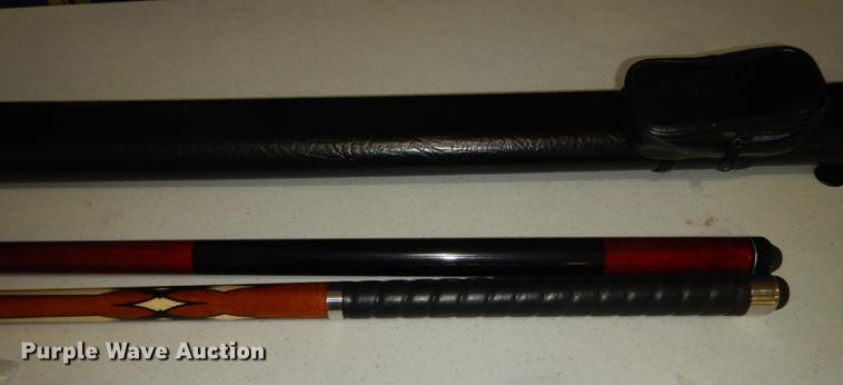 image for item EC9915 (2) pool cues