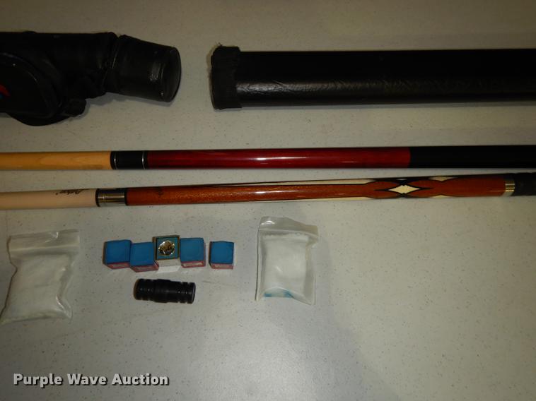 image for item EC9915 (2) pool cues