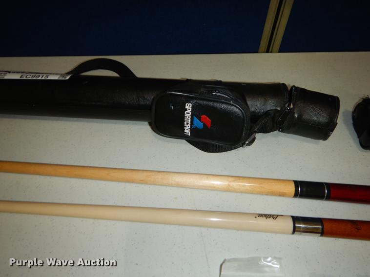 image for item EC9915 (2) pool cues
