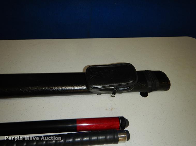 image for item EC9915 (2) pool cues