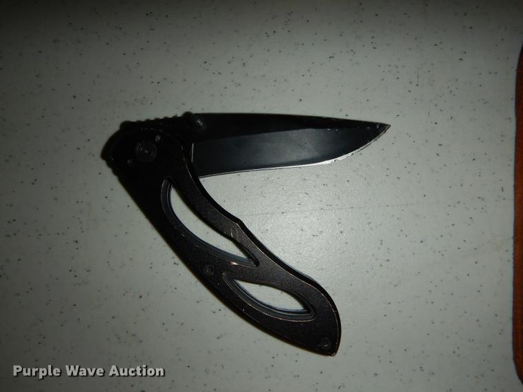 image for item EC9922 (2) pocket knives